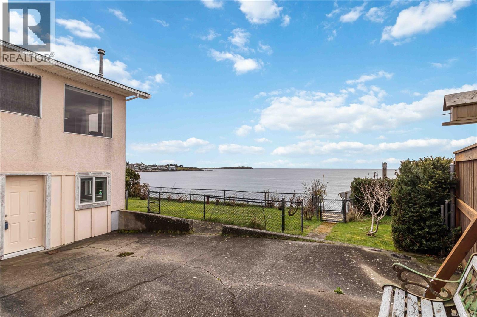 1811 Hollywood Cres - 52