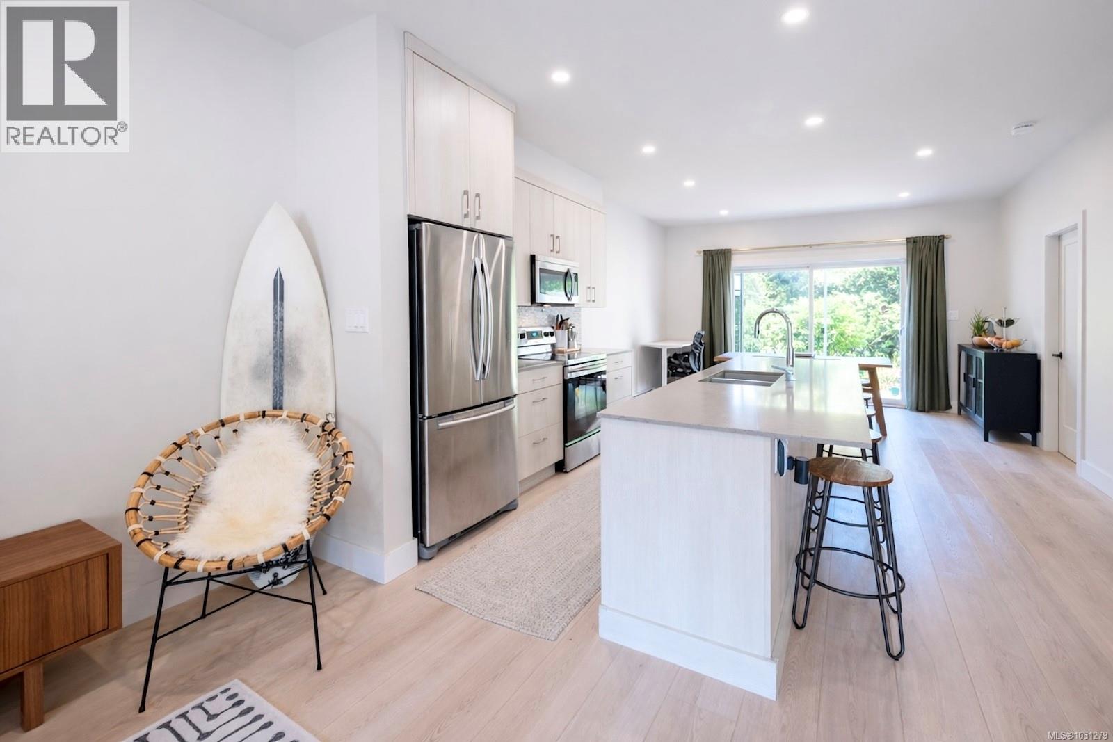 17 625 Hellesen Dr, Tofino