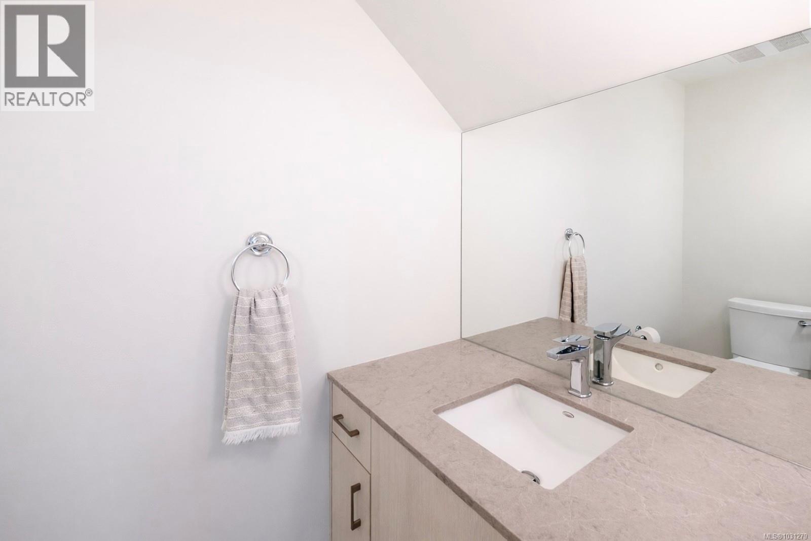 17 625 Hellesen Dr, Tofino