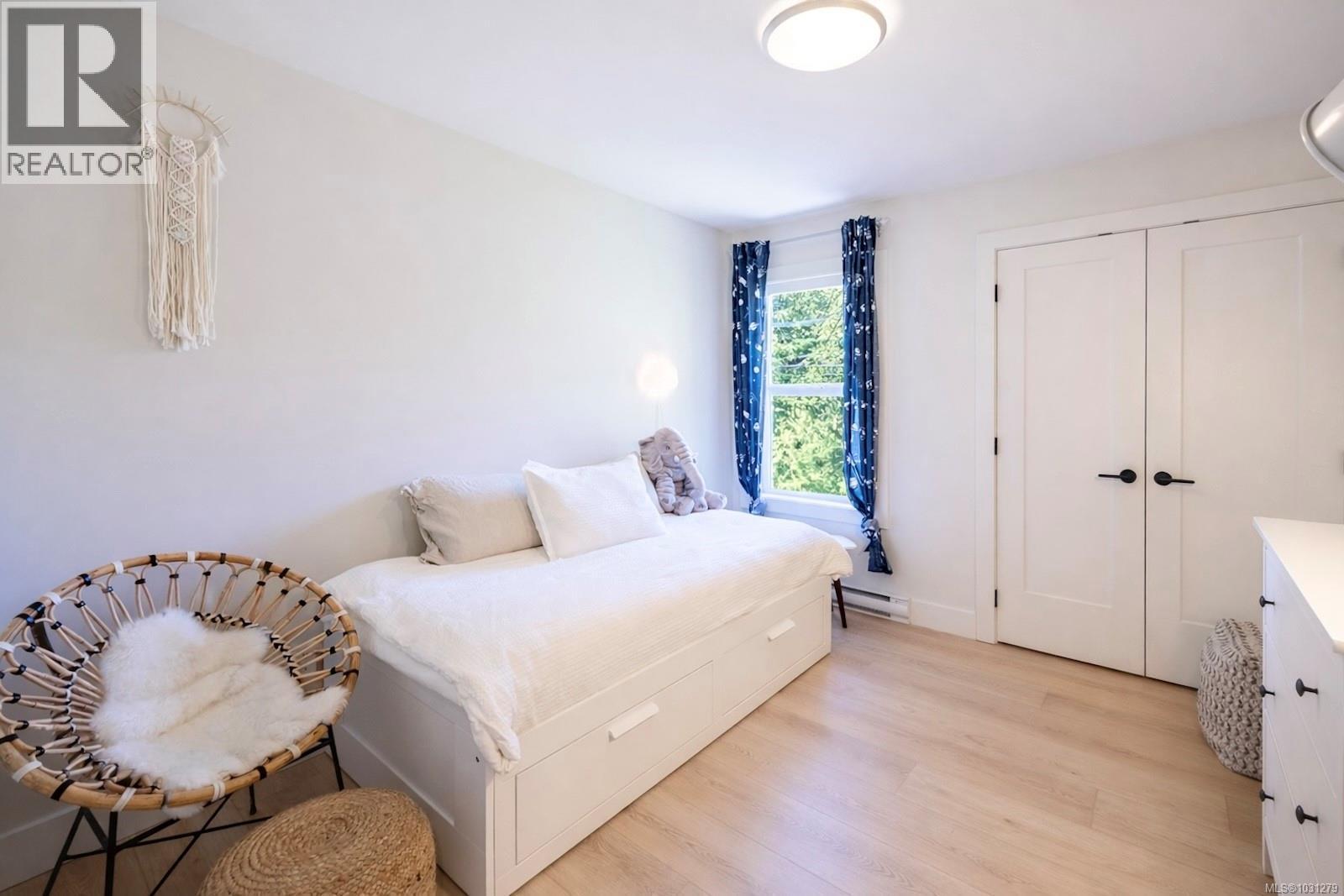 17 625 Hellesen Dr, Tofino