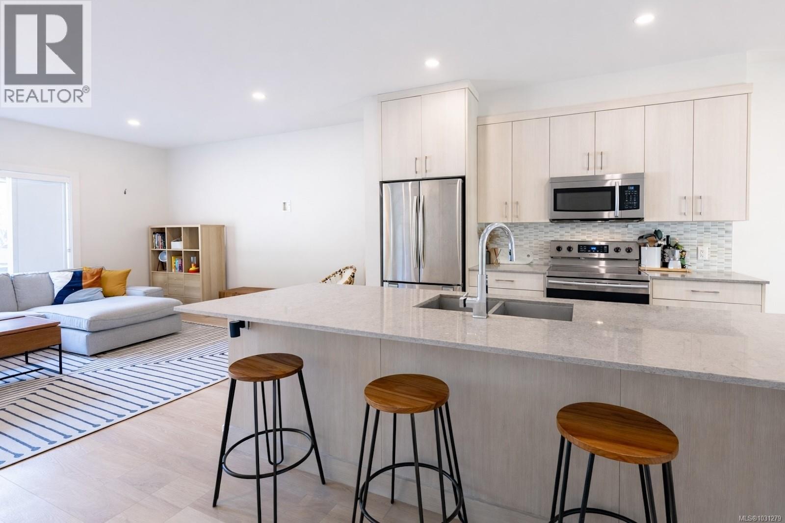 17 625 Hellesen Dr, Tofino