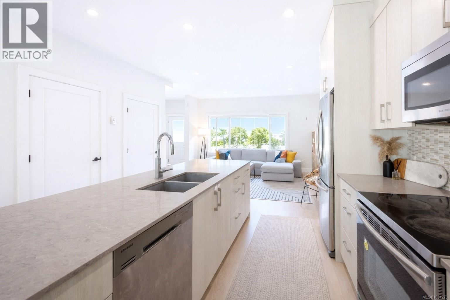 17 625 Hellesen Dr, Tofino