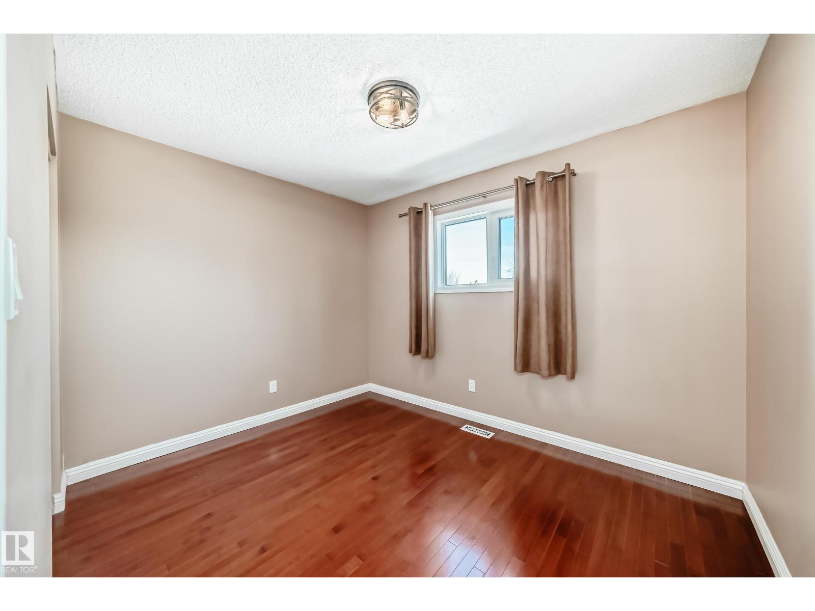 287 LAGO LINDO CR NW, Edmonton