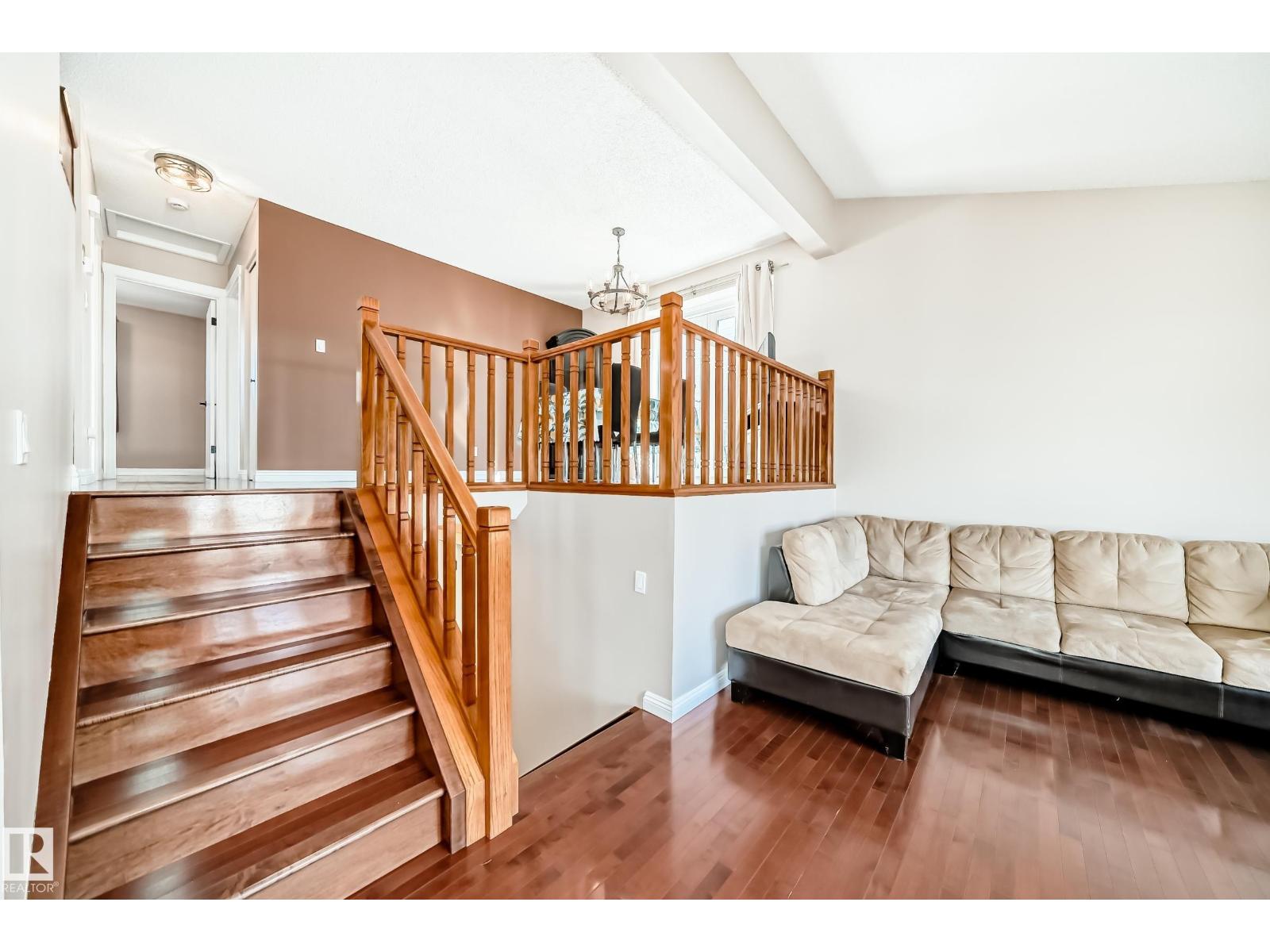 287 LAGO LINDO CR NW, Edmonton