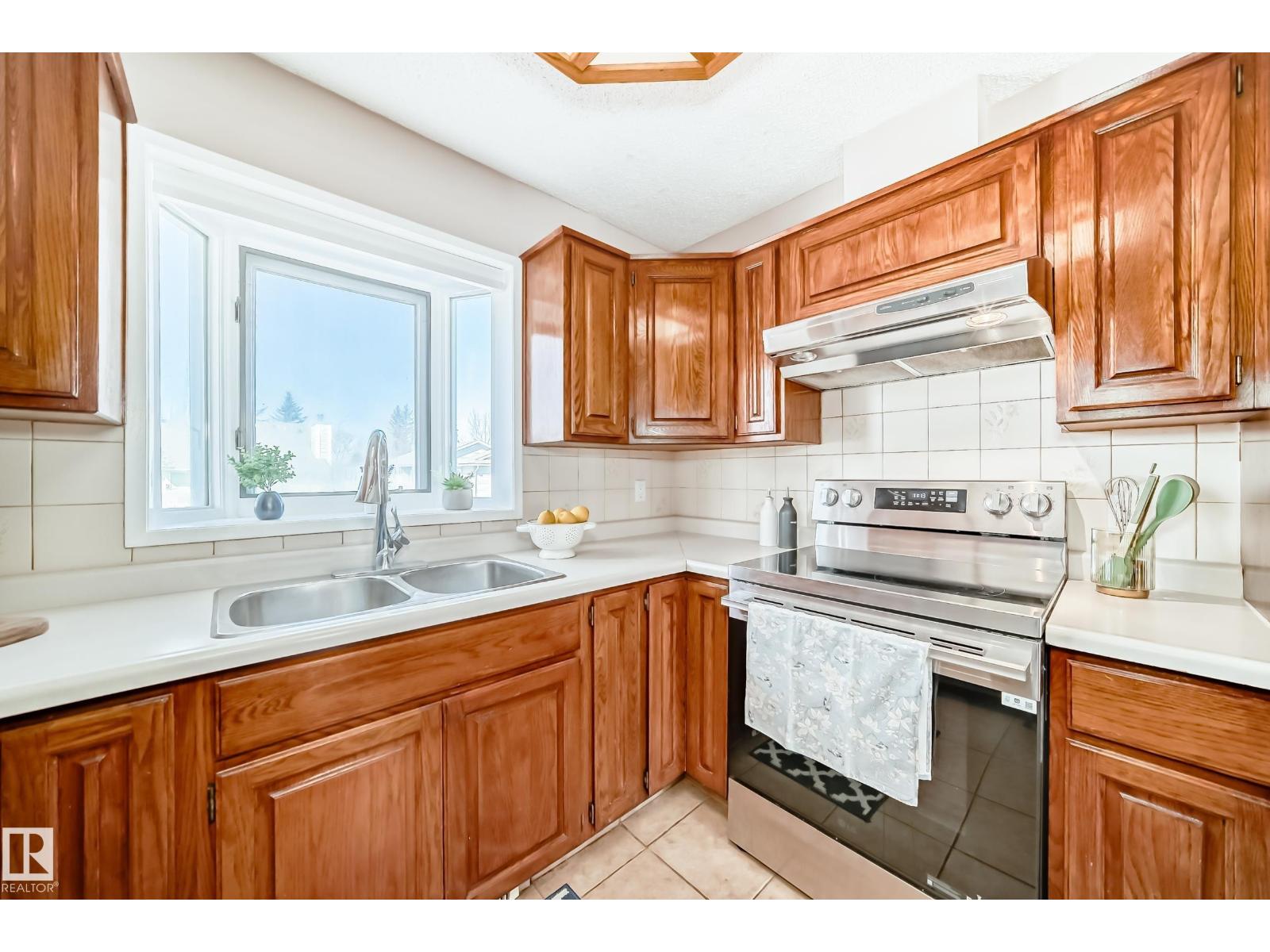 287 LAGO LINDO CR NW, Edmonton