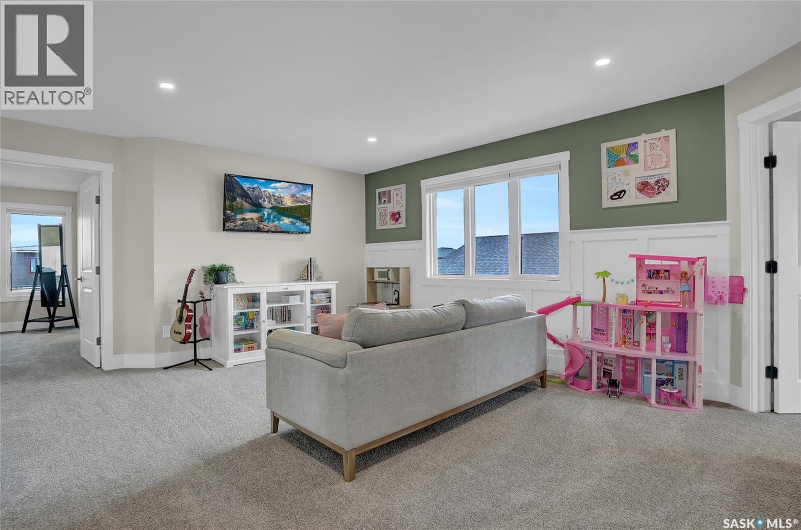 82 CLUNIE COURT - 25