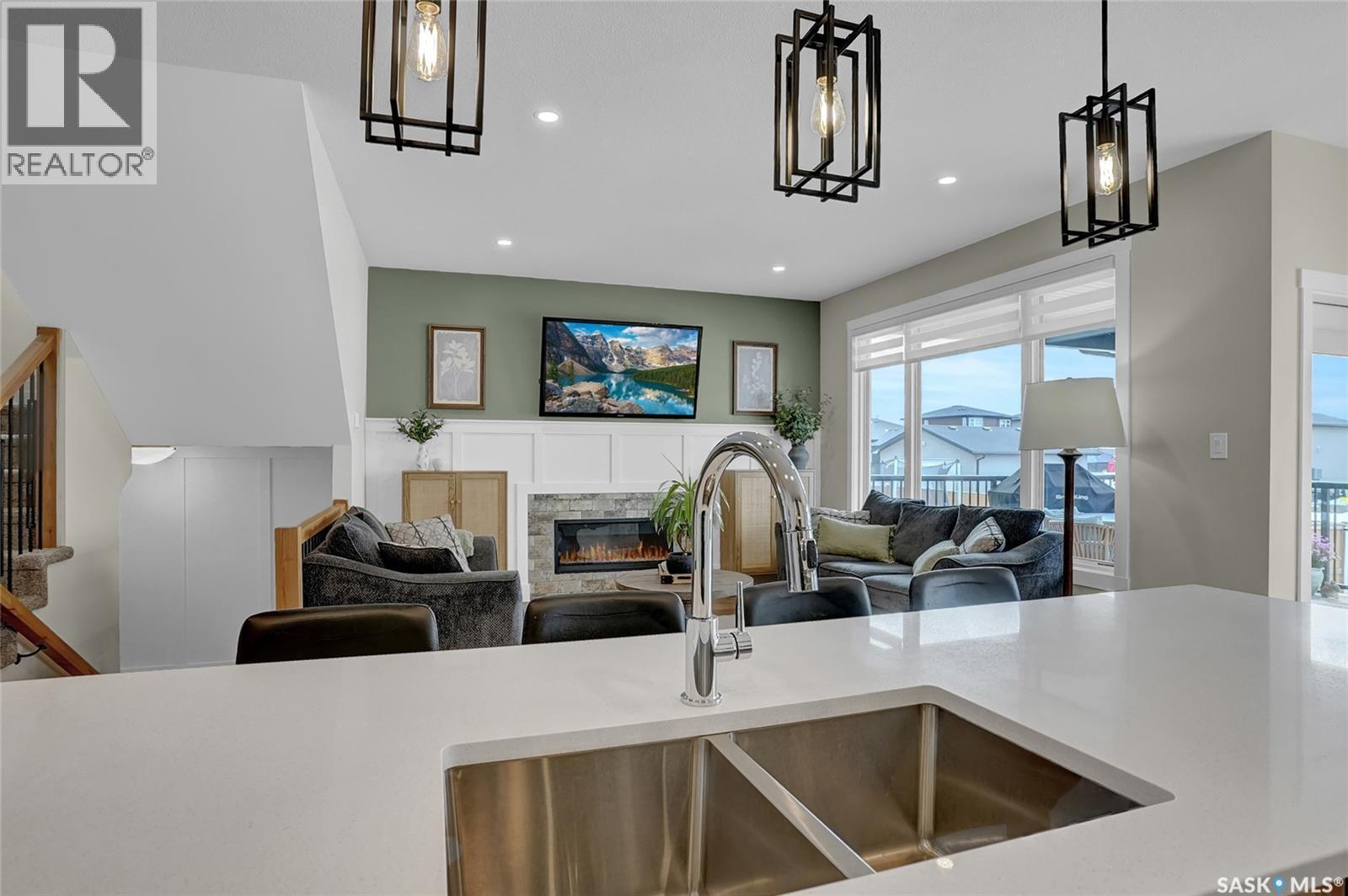 82 CLUNIE COURT - 17