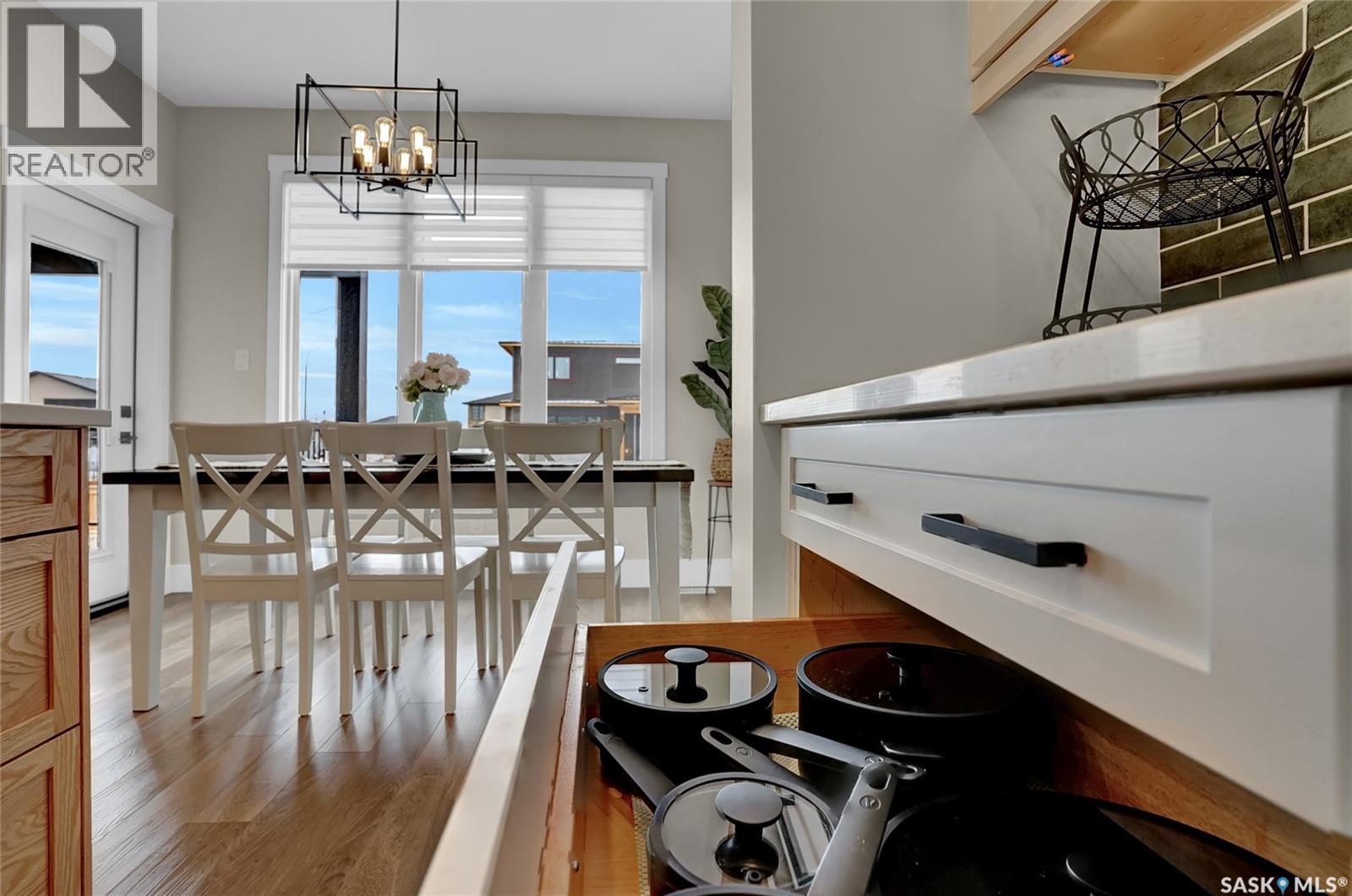 82 CLUNIE COURT - 18