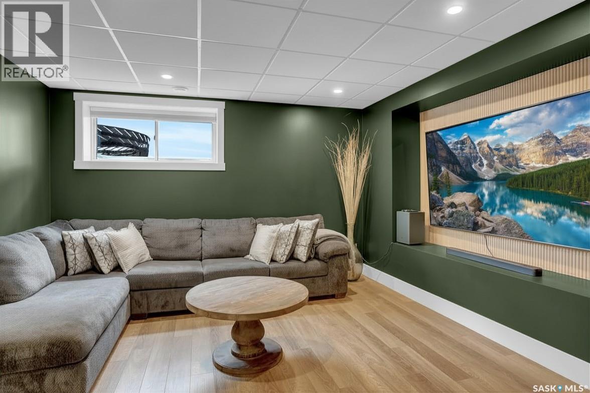 82 CLUNIE COURT - 43