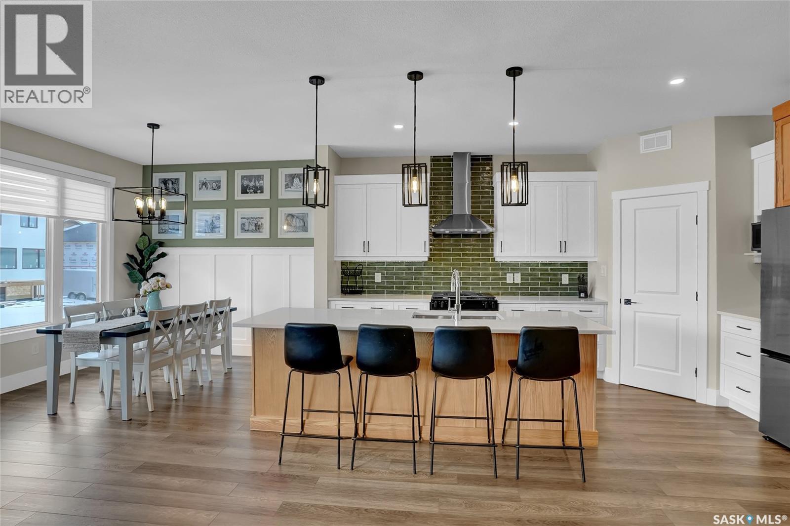 82 CLUNIE COURT - 12