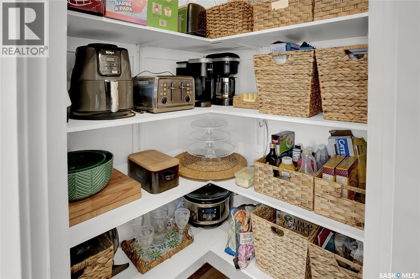 82 CLUNIE COURT - 19