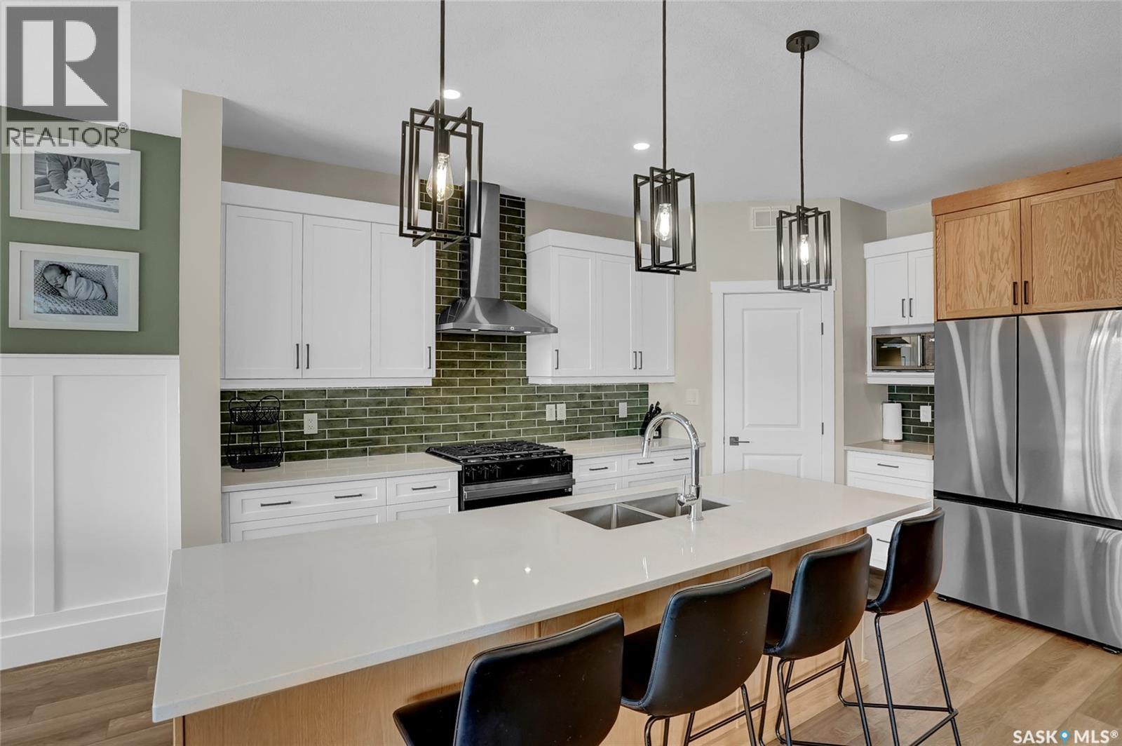 82 CLUNIE COURT - 13