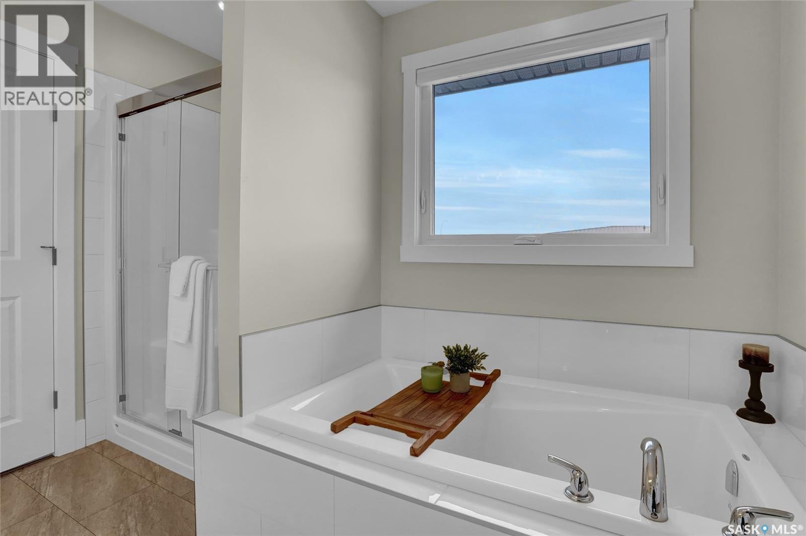 82 CLUNIE COURT - 33