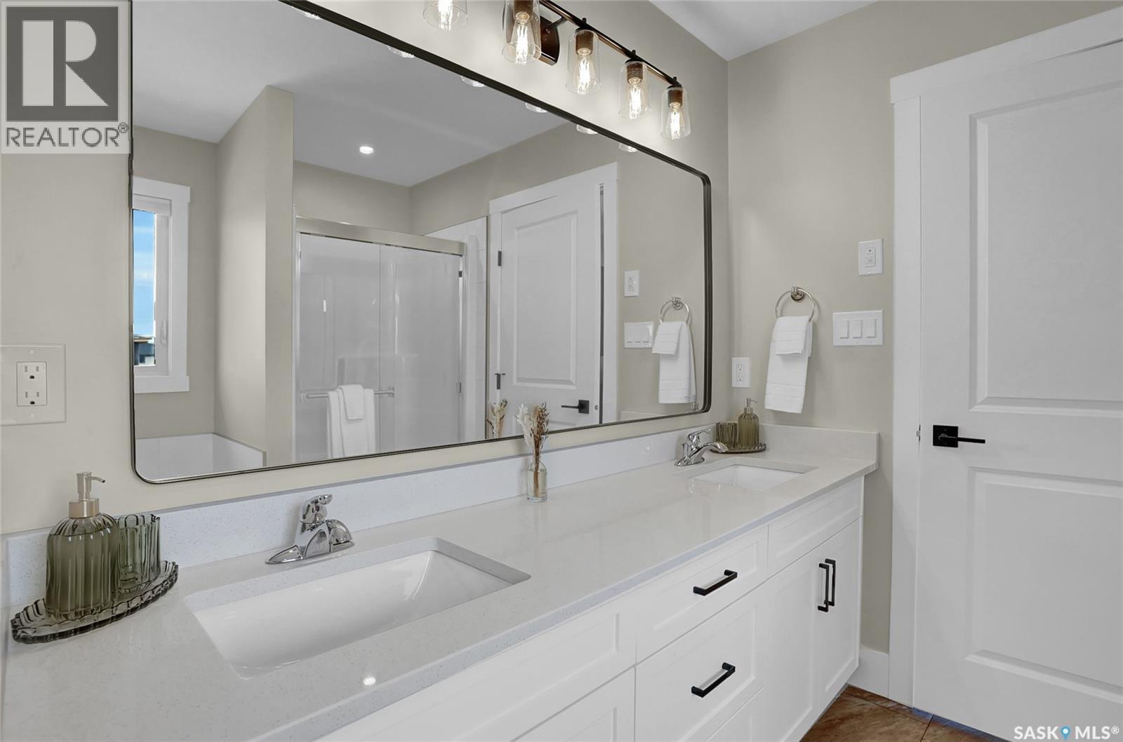 82 CLUNIE COURT - 31