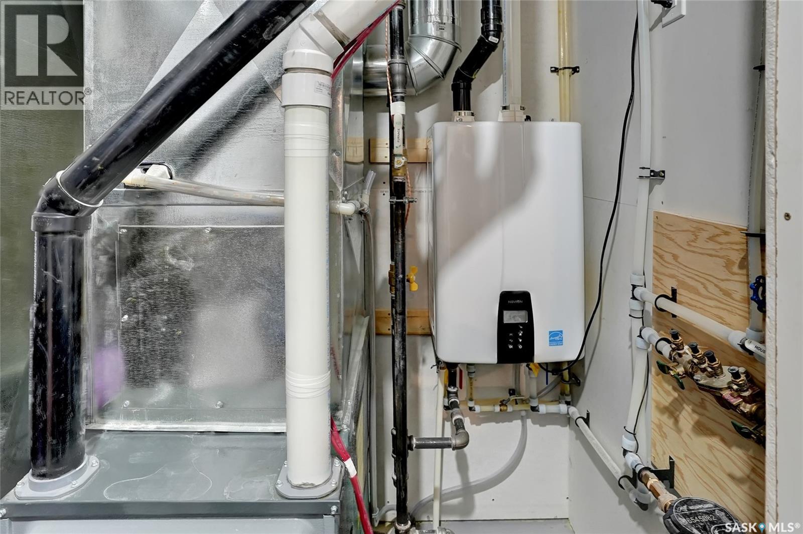 82 CLUNIE COURT - 52