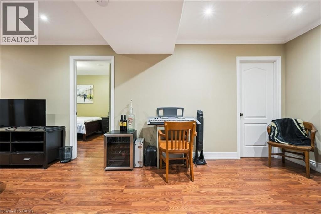 2033 SAXON Road - 40