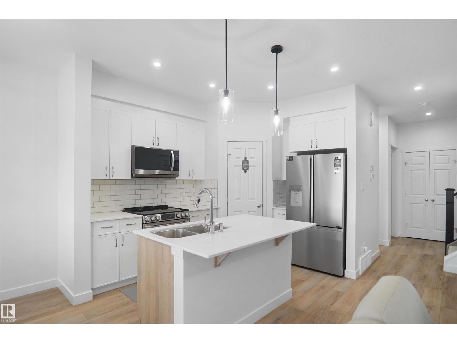 7216 182 AV NW, Edmonton