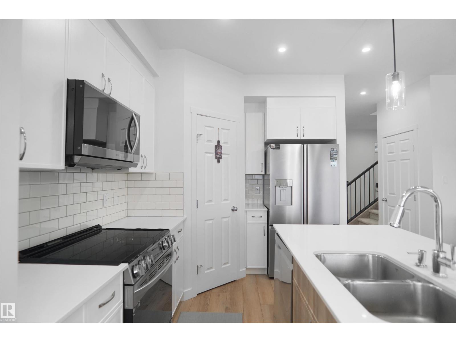 7216 182 AV NW, Edmonton