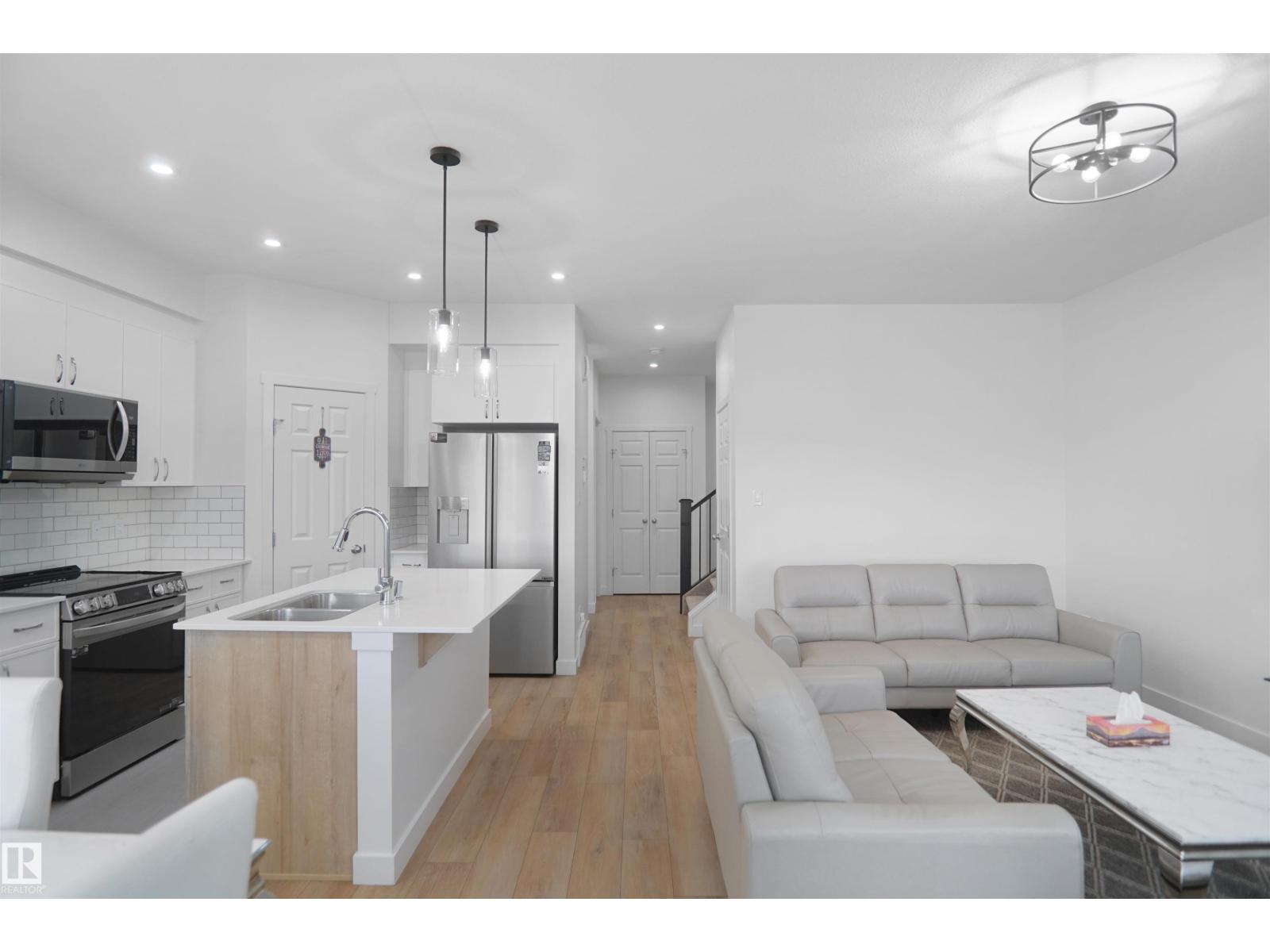 7216 182 AV NW, Edmonton