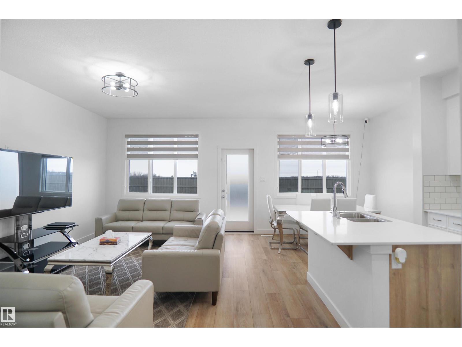 7216 182 AV NW - 5