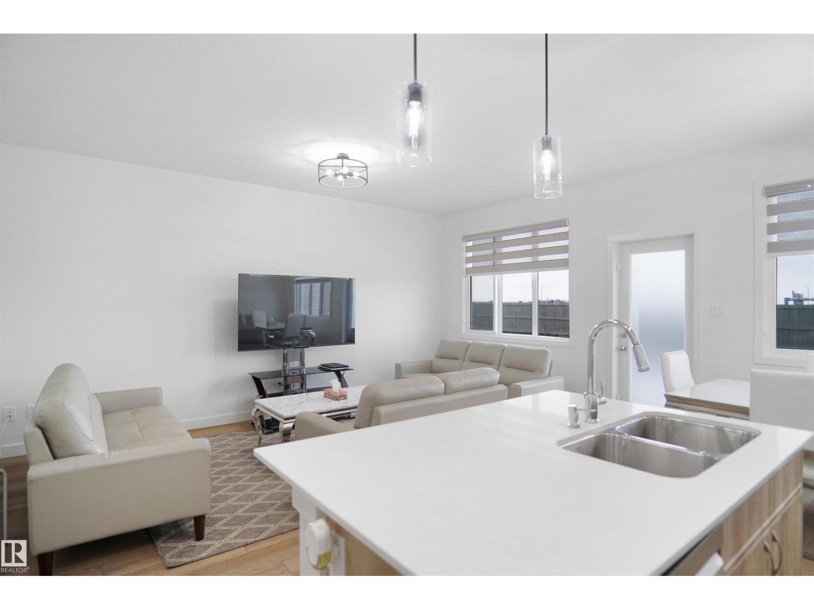 7216 182 AV NW, Edmonton