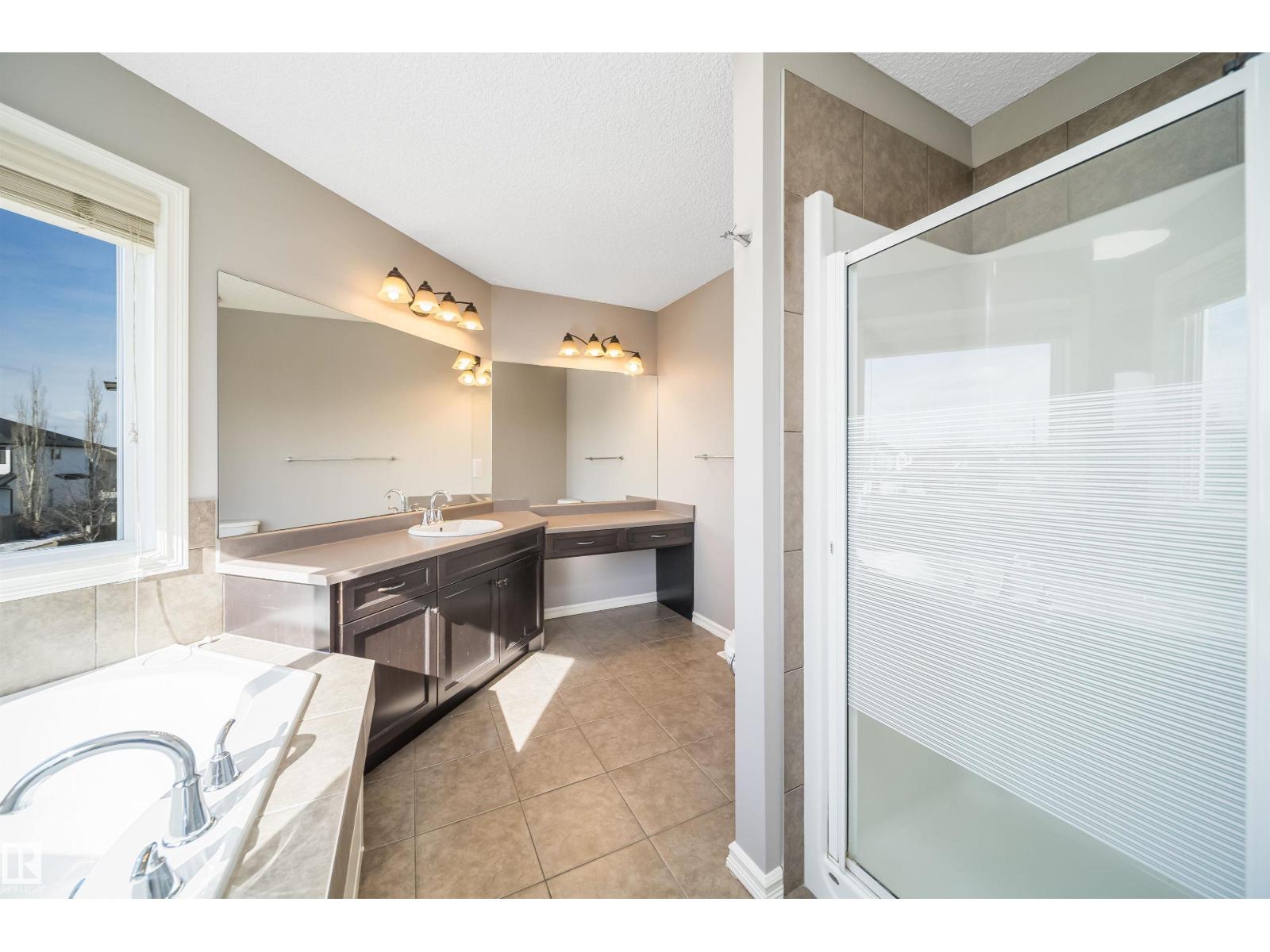 5935 6 AV SW, Edmonton