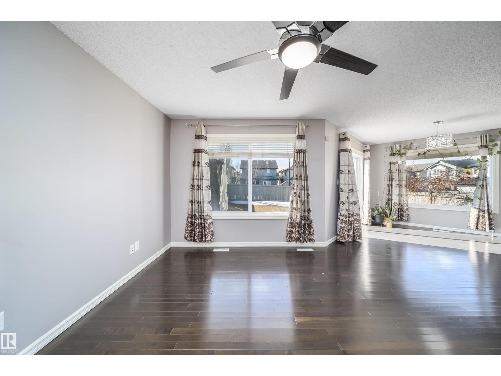 5935 6 AV SW, Edmonton