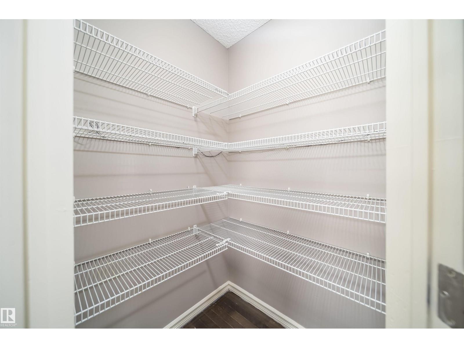 5935 6 AV SW, Edmonton