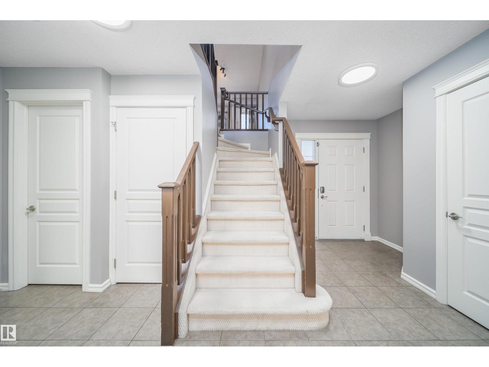 5935 6 AV SW, Edmonton