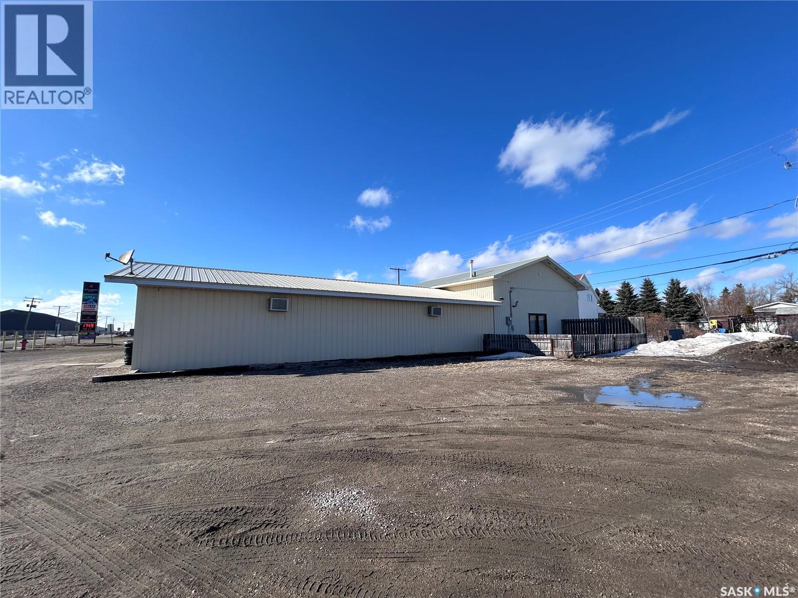 804 Railway AVENUE — photo 3