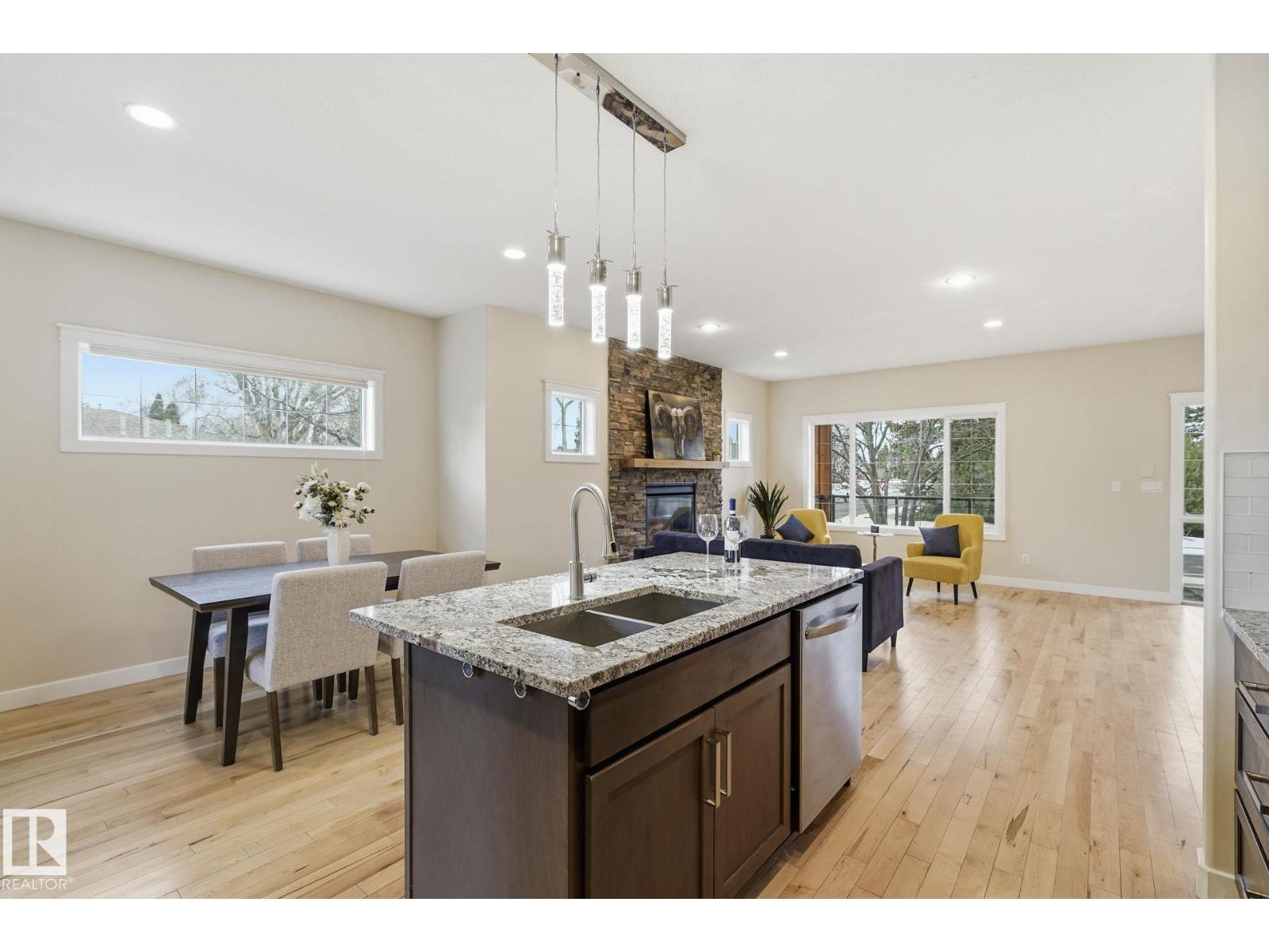 8704 75 AV NW, Edmonton