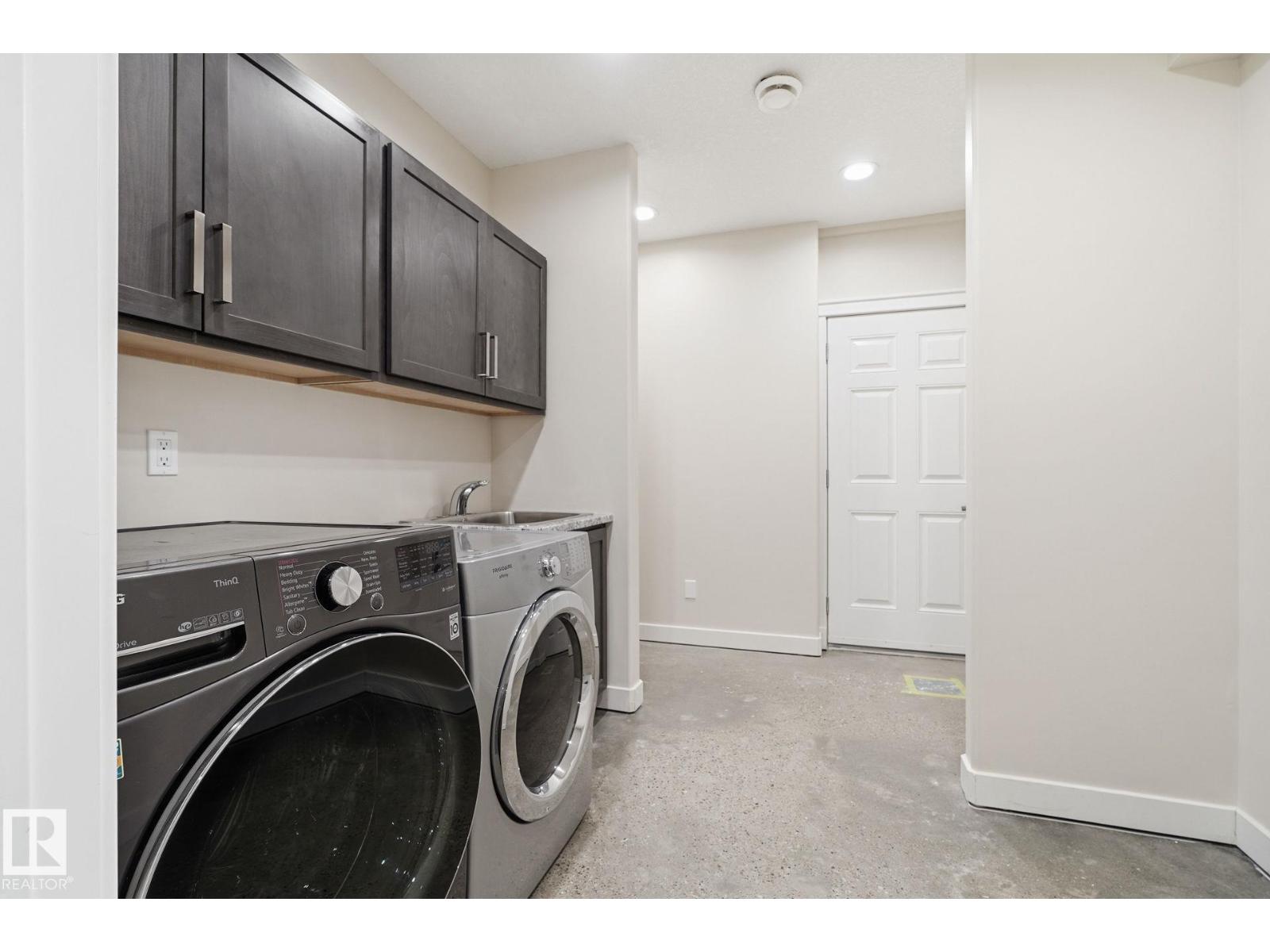 8704 75 AV NW, Edmonton