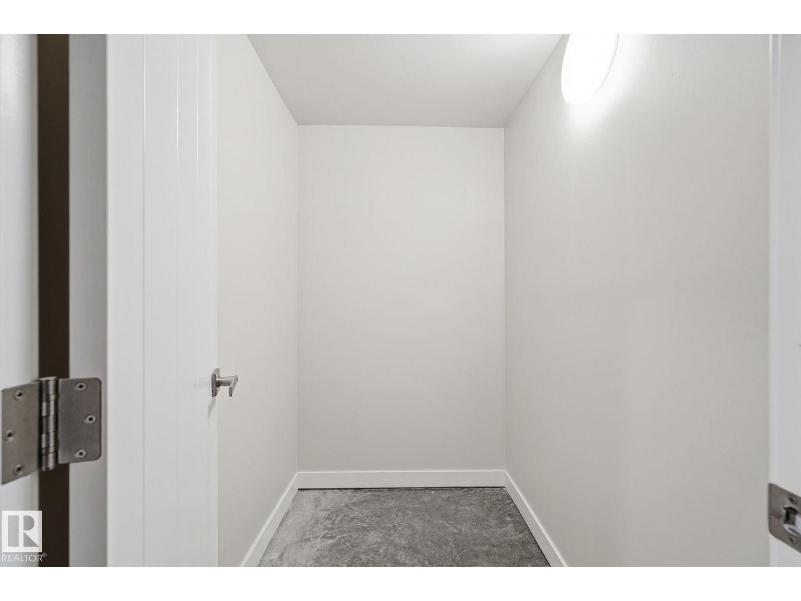 8704 75 AV NW, Edmonton