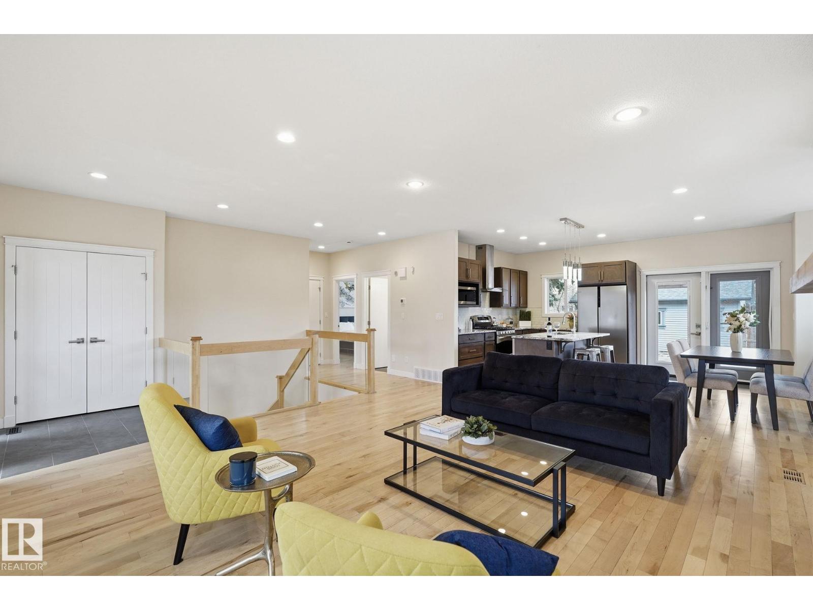 8704 75 AV NW, Edmonton