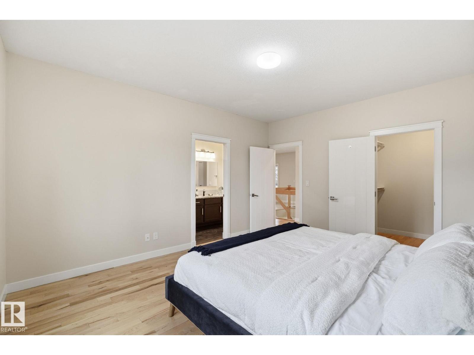 8704 75 AV NW, Edmonton