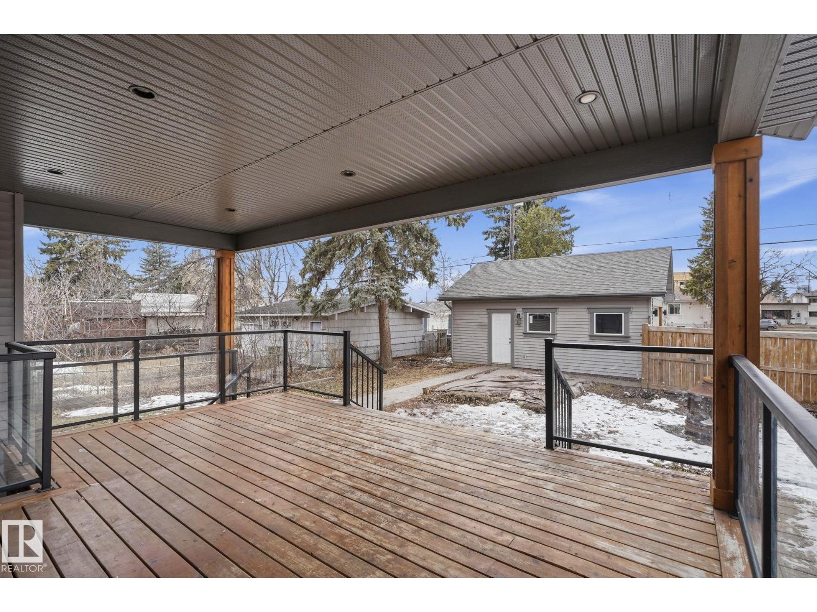 8704 75 AV NW, Edmonton