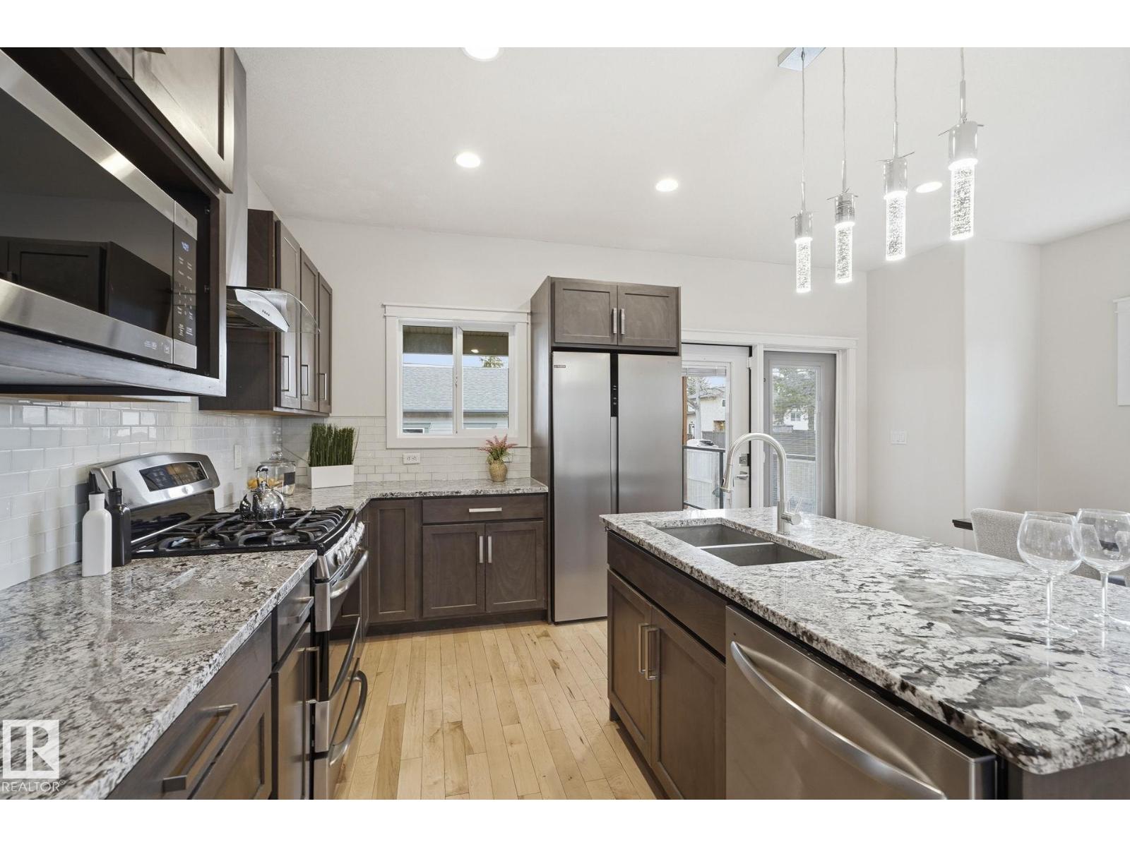 8704 75 AV NW, Edmonton