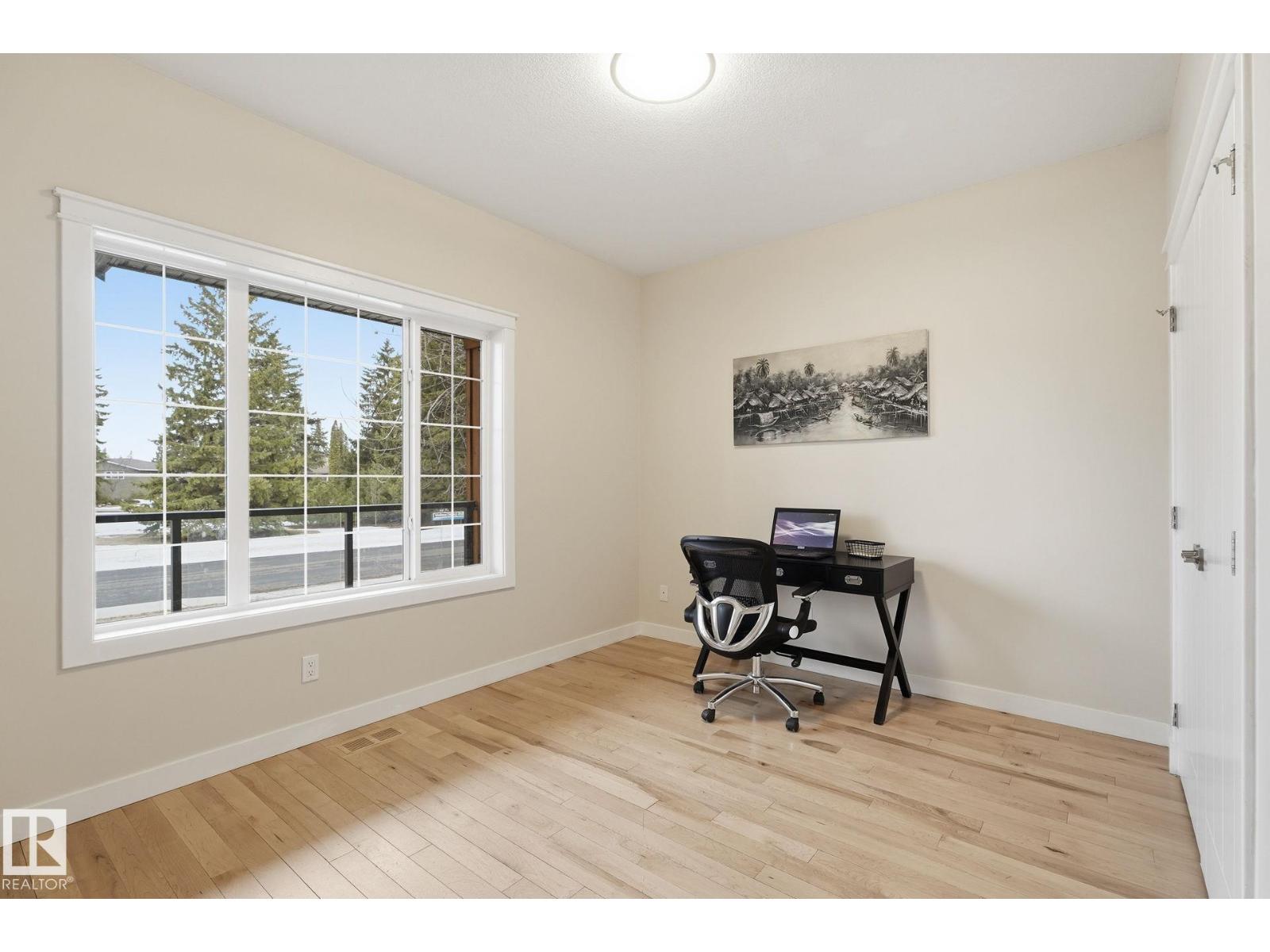 8704 75 AV NW, Edmonton