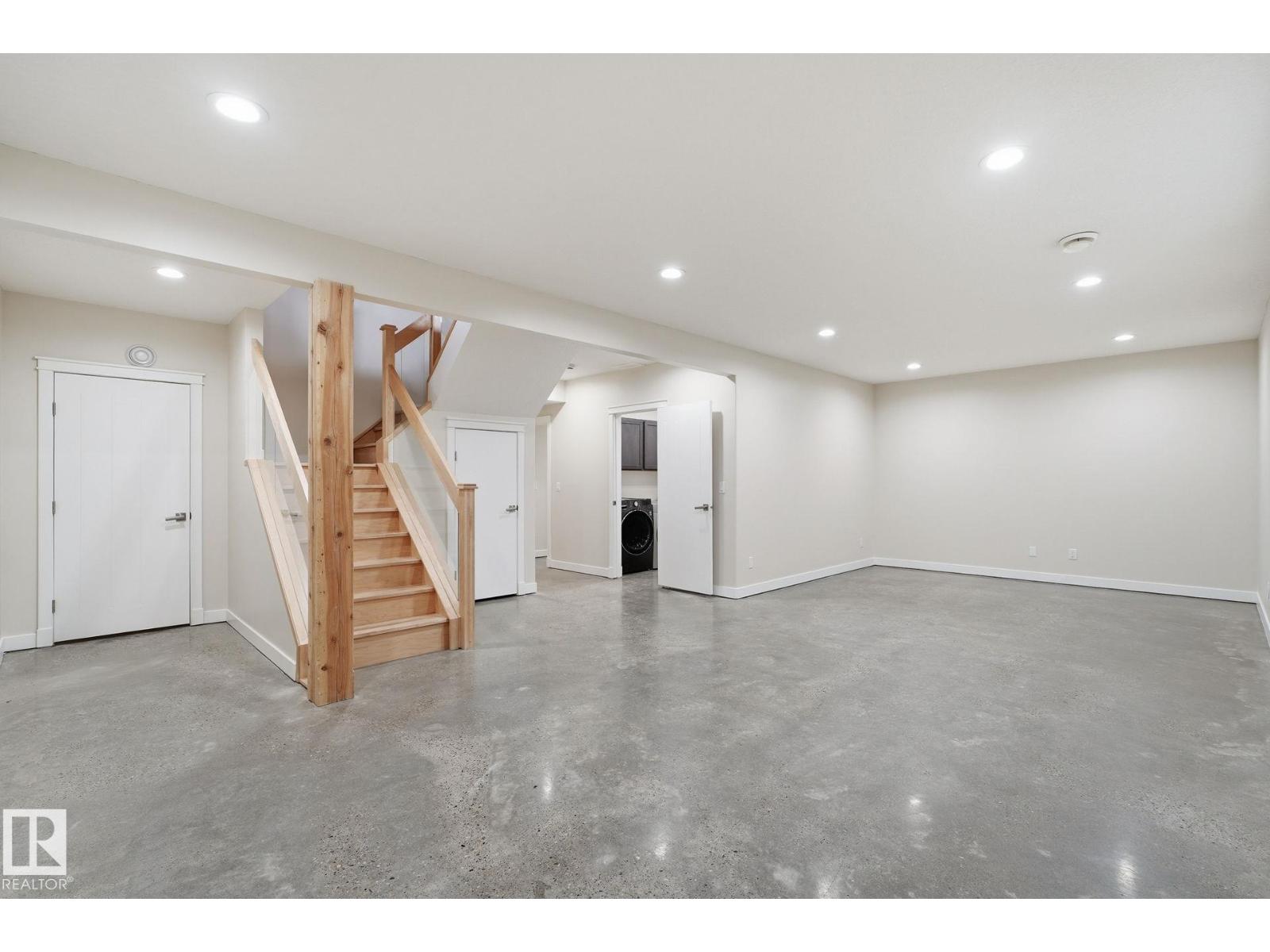 8704 75 AV NW, Edmonton