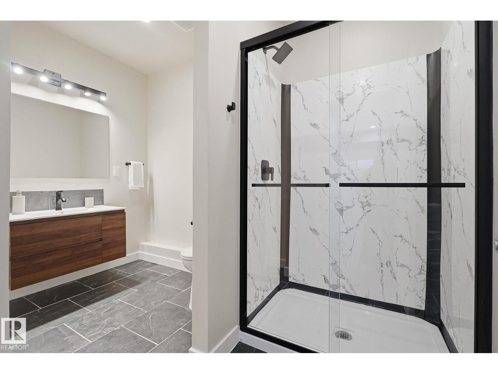 8704 75 AV NW, Edmonton