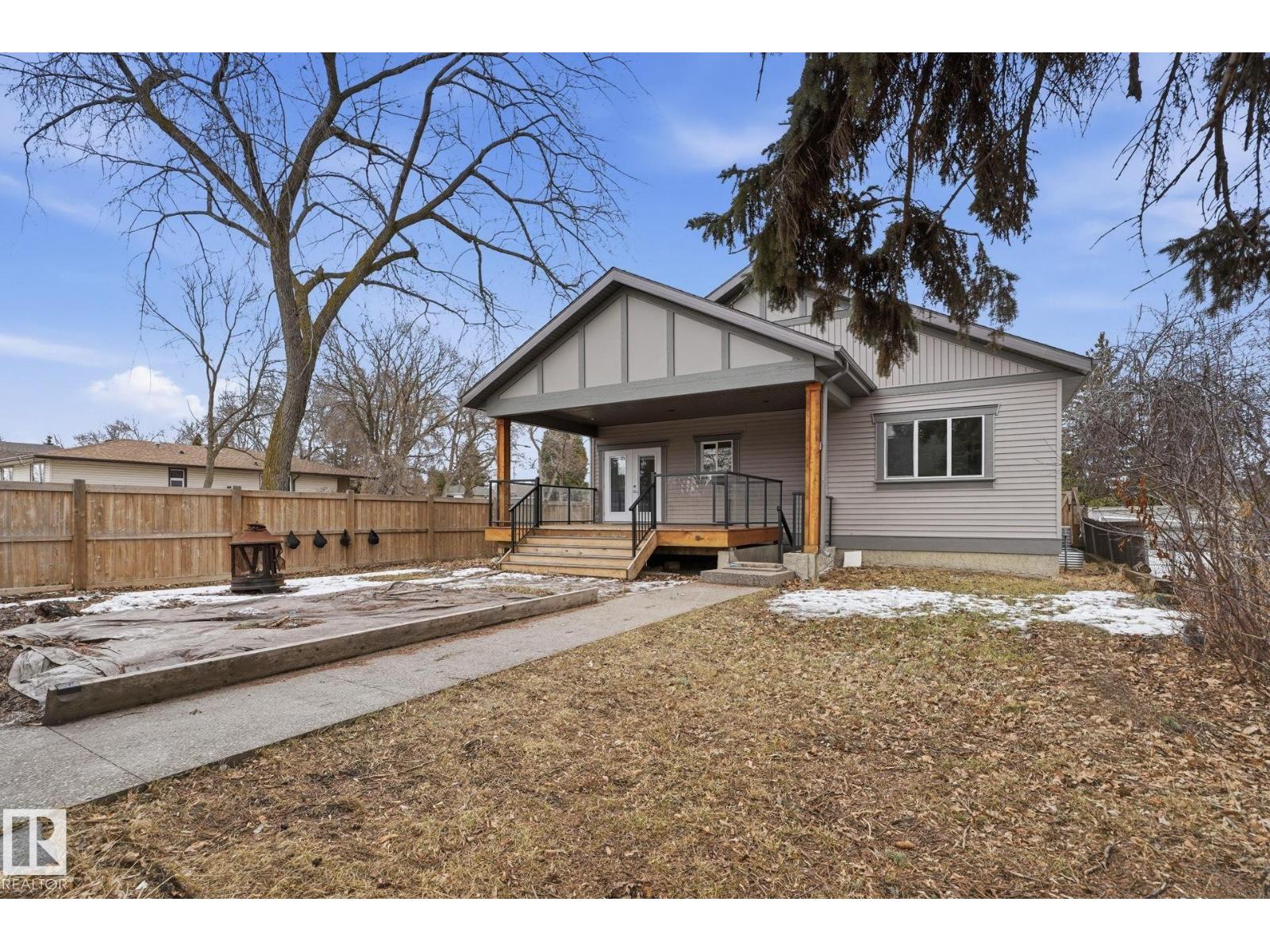 8704 75 AV NW, Edmonton