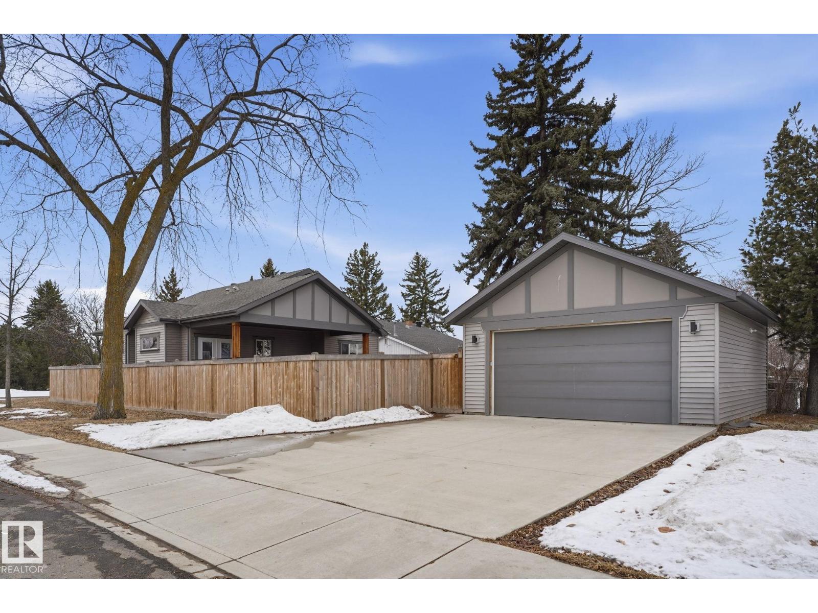 8704 75 AV NW, Edmonton