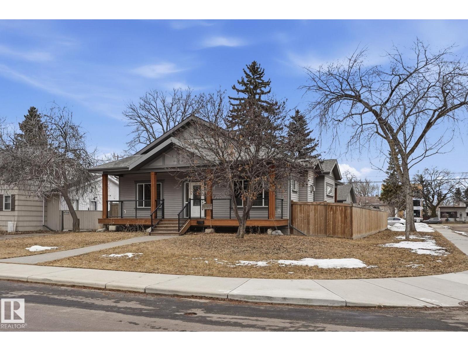 8704 75 AV NW, Edmonton