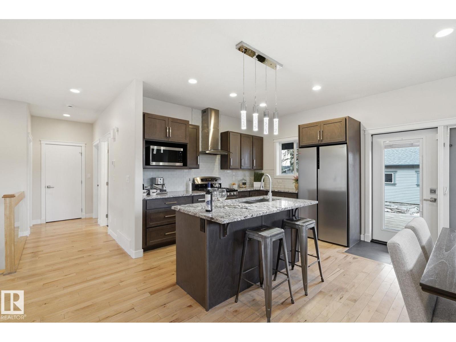 8704 75 AV NW, Edmonton