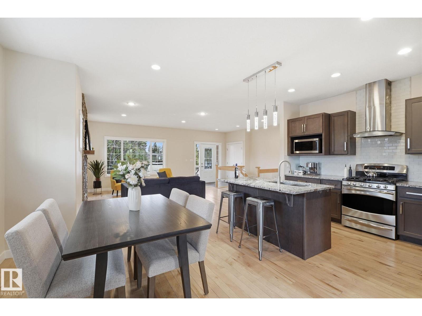 8704 75 AV NW, Edmonton