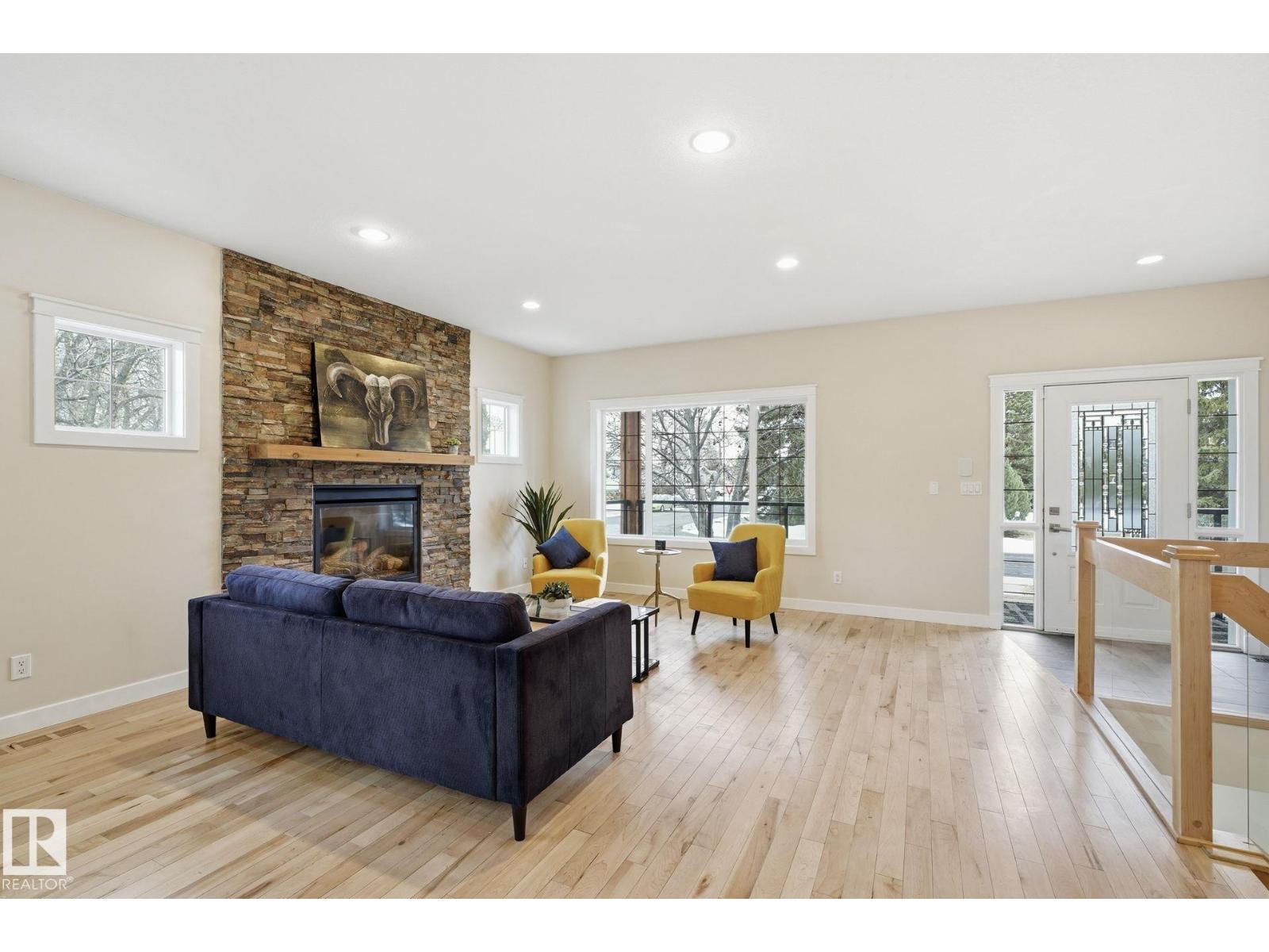 8704 75 AV NW, Edmonton