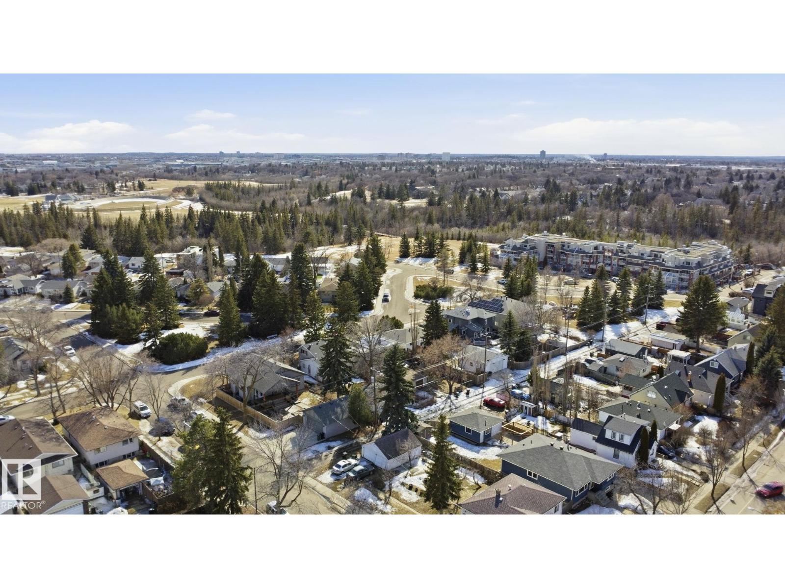 8704 75 AV NW, Edmonton