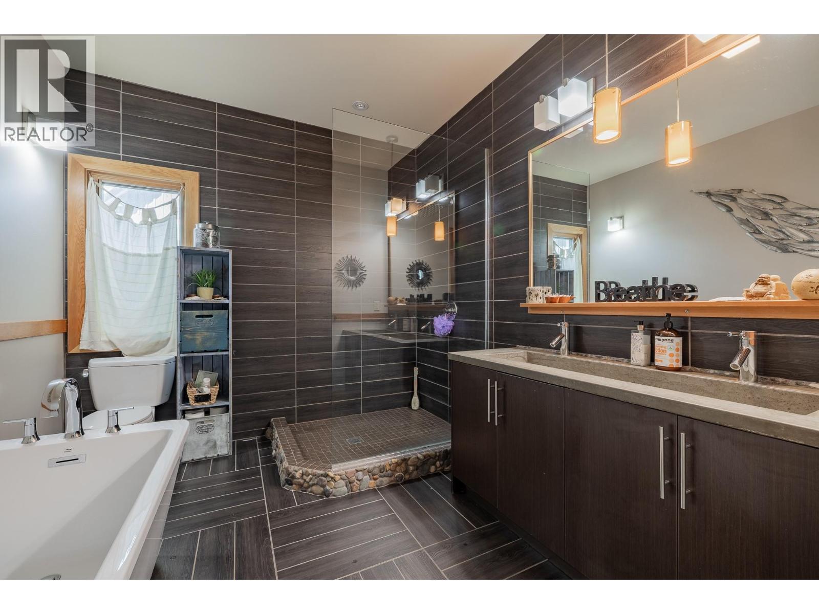 1373 CANTERBURY WAY - 22