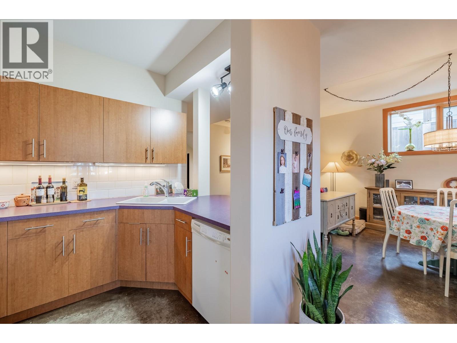 1373 CANTERBURY WAY - 44