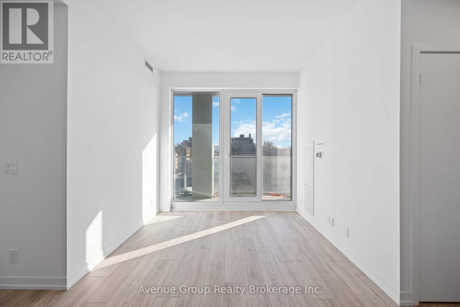 #827 2020 BATHURST STREET - 11
